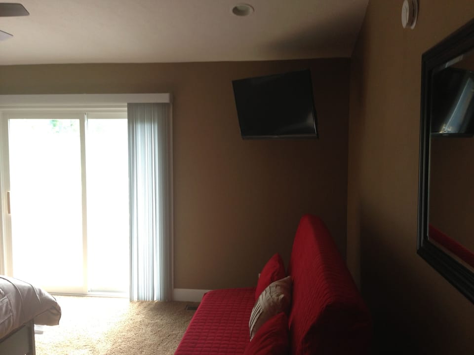MAIN BEDROOM FUTON