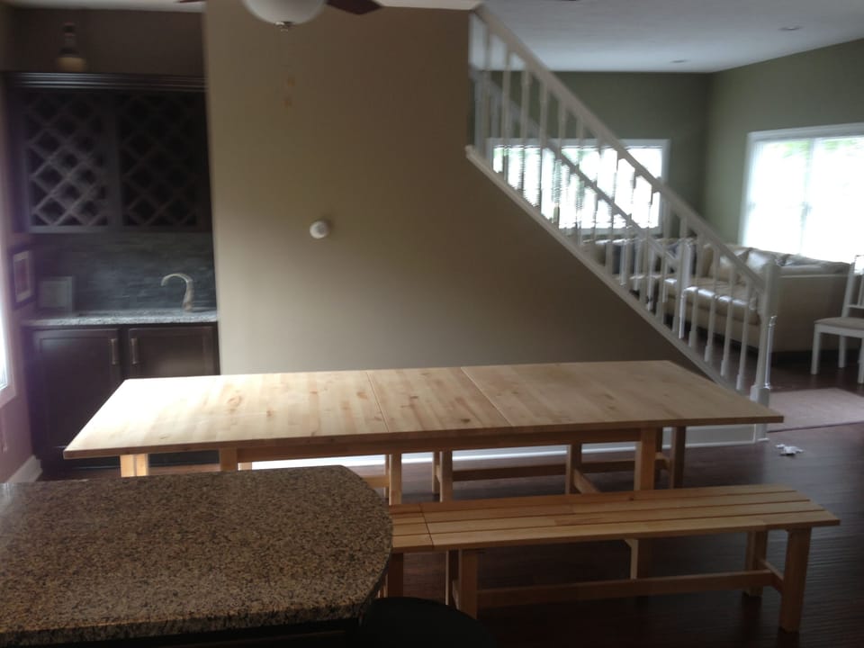 DINING ROOM / WET BAR