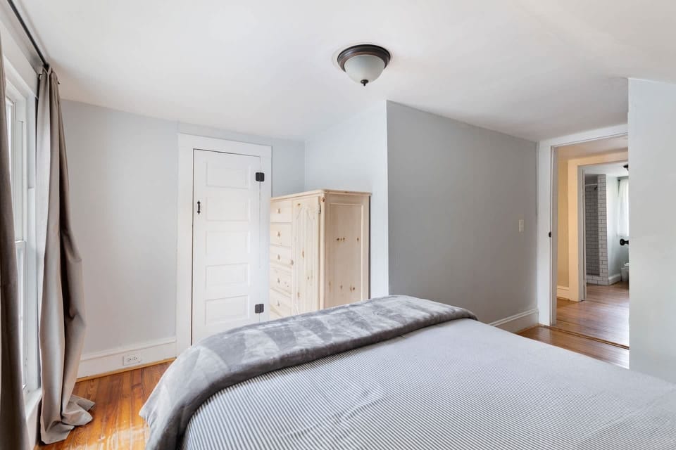 Upstairs Back Bedroom 
