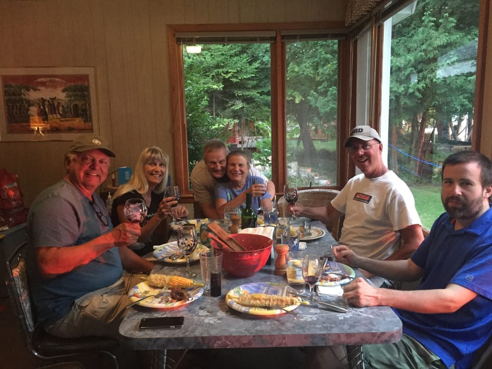Enjoy meals in the sunroom with an awesome view of the lake. 
