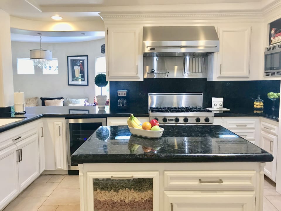 Kitchen Island.
All Viking Appliances.