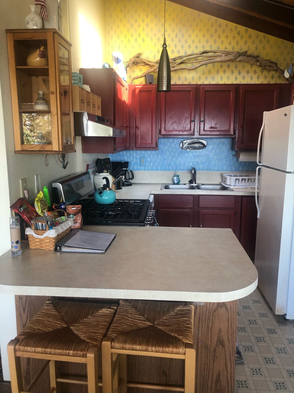 Loaded kitchen with Salt and pepper, spices, foil, sandwich bags… You get it;-)