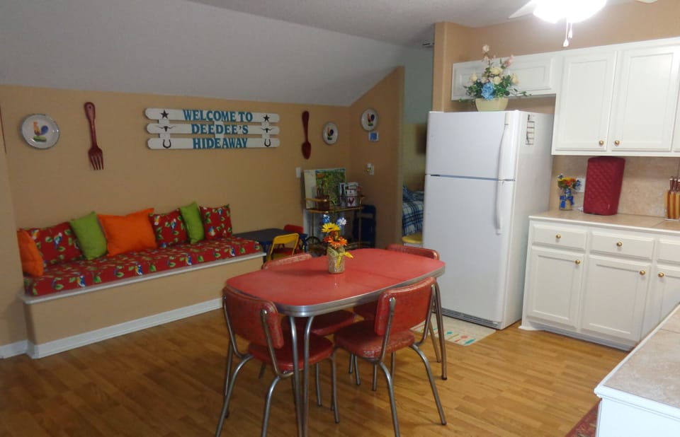 Kitchen/sitting area