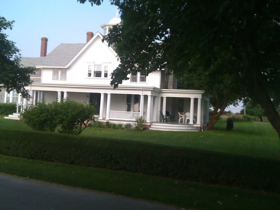 A relaxing house and yard for a peaceful vacation!