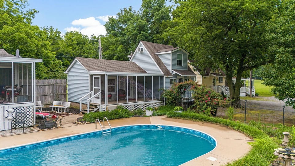 exterior view of the master's screened-porch overlooking the pool