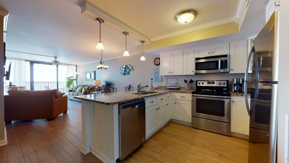 Large kitchen area for entertaining and cooking