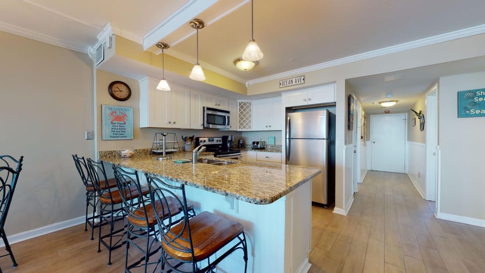 Large kitchen area for entertaining and cooking