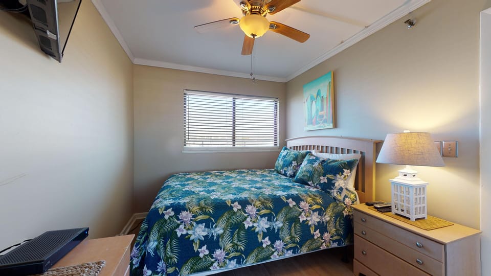 2nd Bedroom with Queen bed
