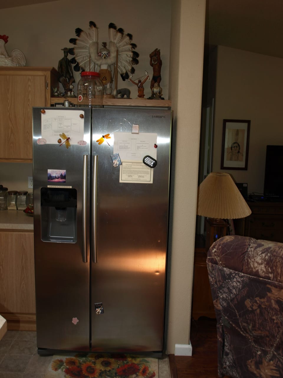 Samsung refrigerator, includes condiments for your needs and has filtered water.