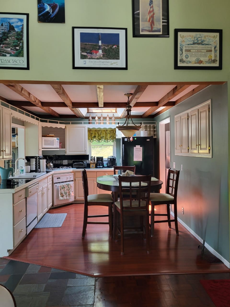 Kitchen w/dish washer, ice maker, microwave, washer/dryer, oven, stove top