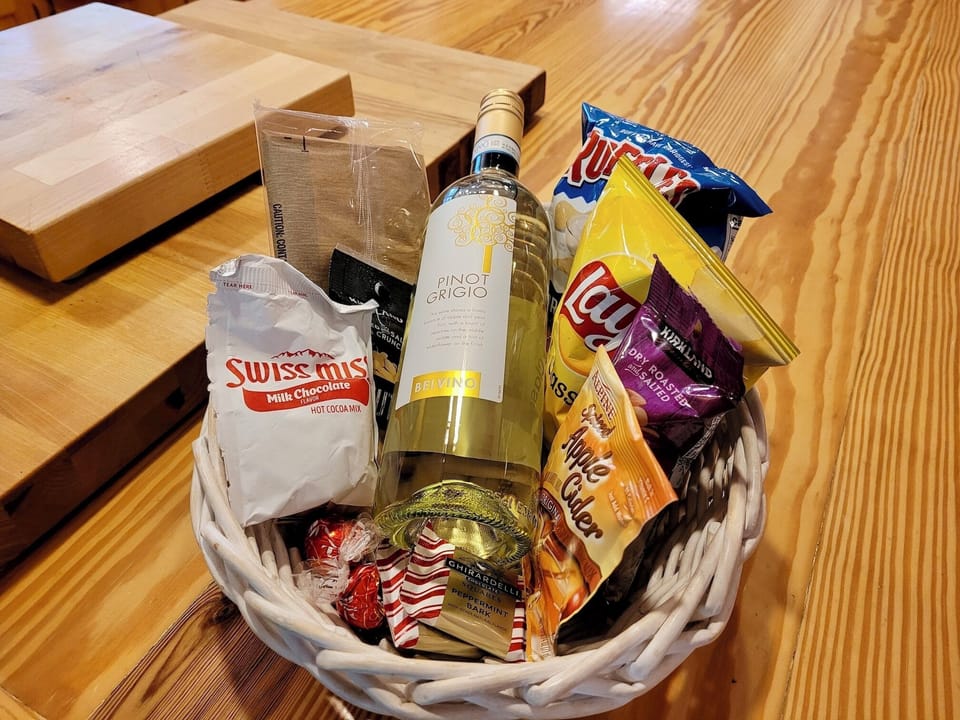 Hospitality basket