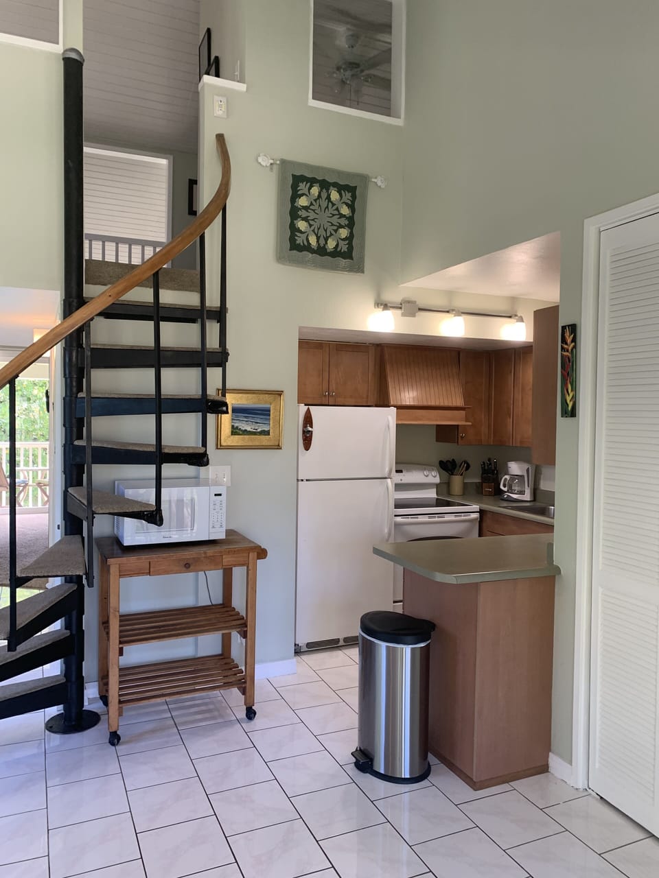 Full kitchen