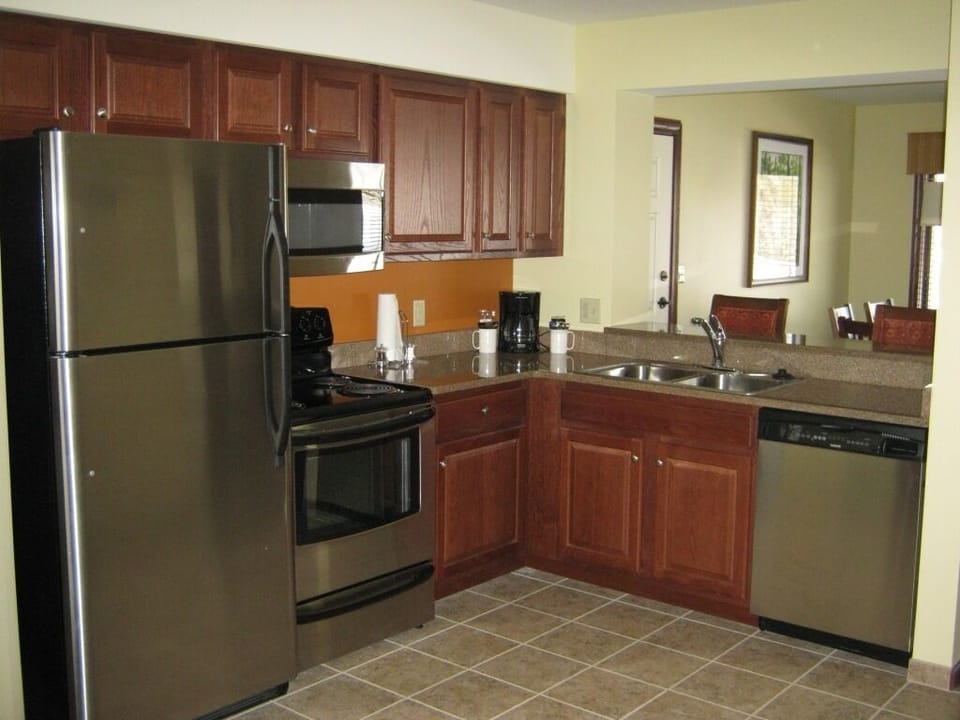 Full kitchen