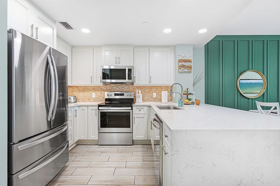 Fully stocked kitchen. LG appliances. Refrigerator inside filter water dispenser