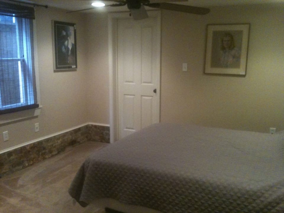 Bedroom #1 w/Queen Bed, Vanity, & Closet