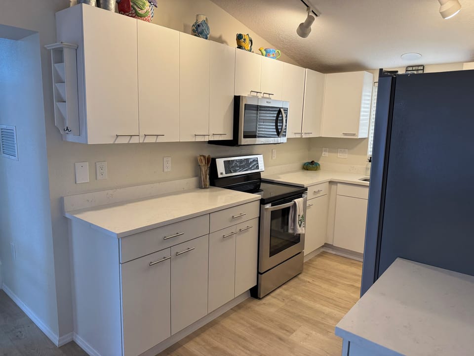Kitchen with quartz counter tops