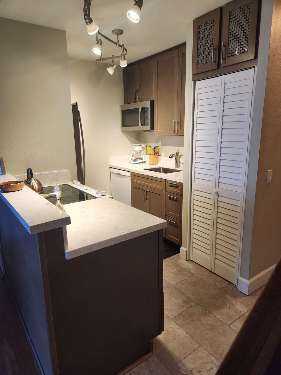 2023 Renovated Kitchen - Fully-stocked for all your cooking needs