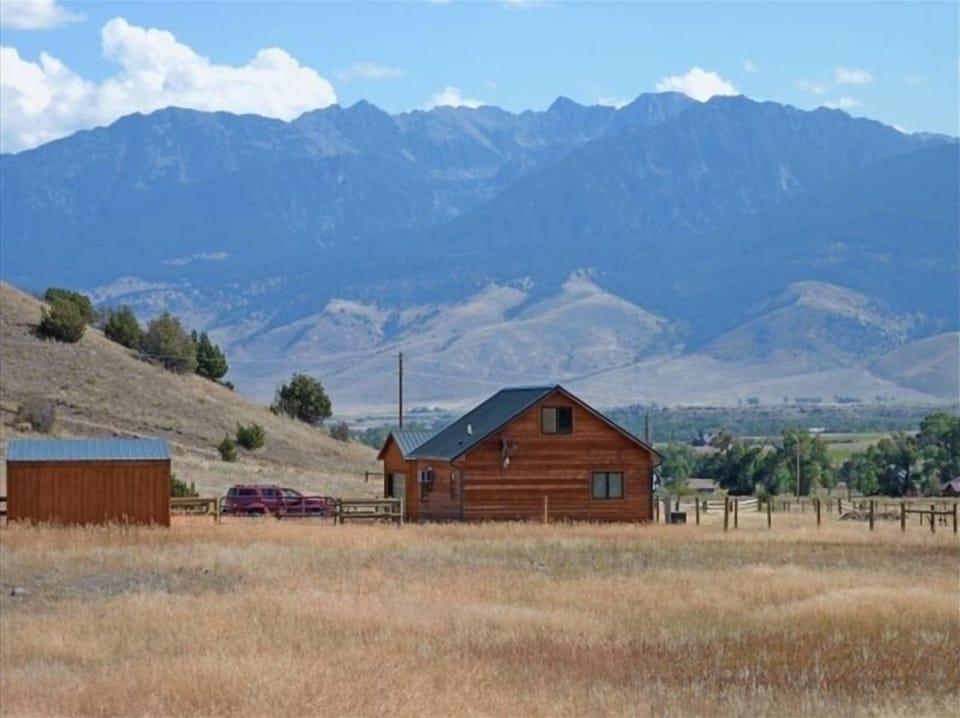 The Absarokas as a backdrop