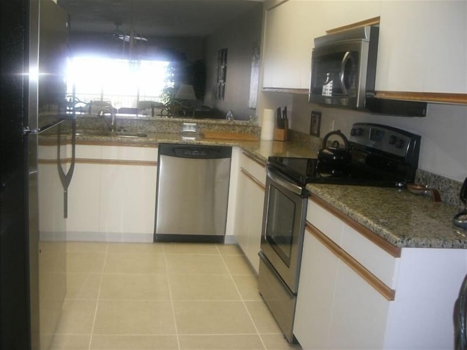 New kitchen counter tops and appliances