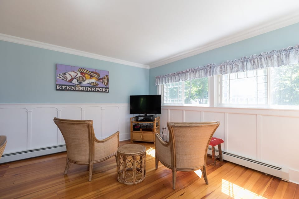 Living Room with Flat Screen TV and Seating