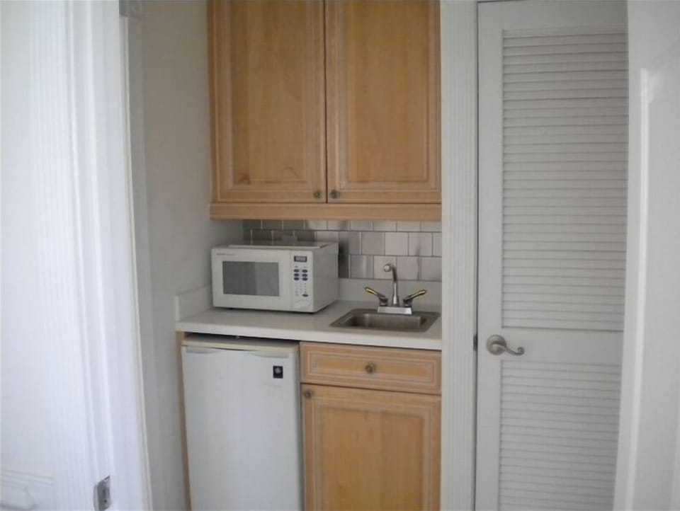 Kitchenette between Bedrooms 3 & 4
