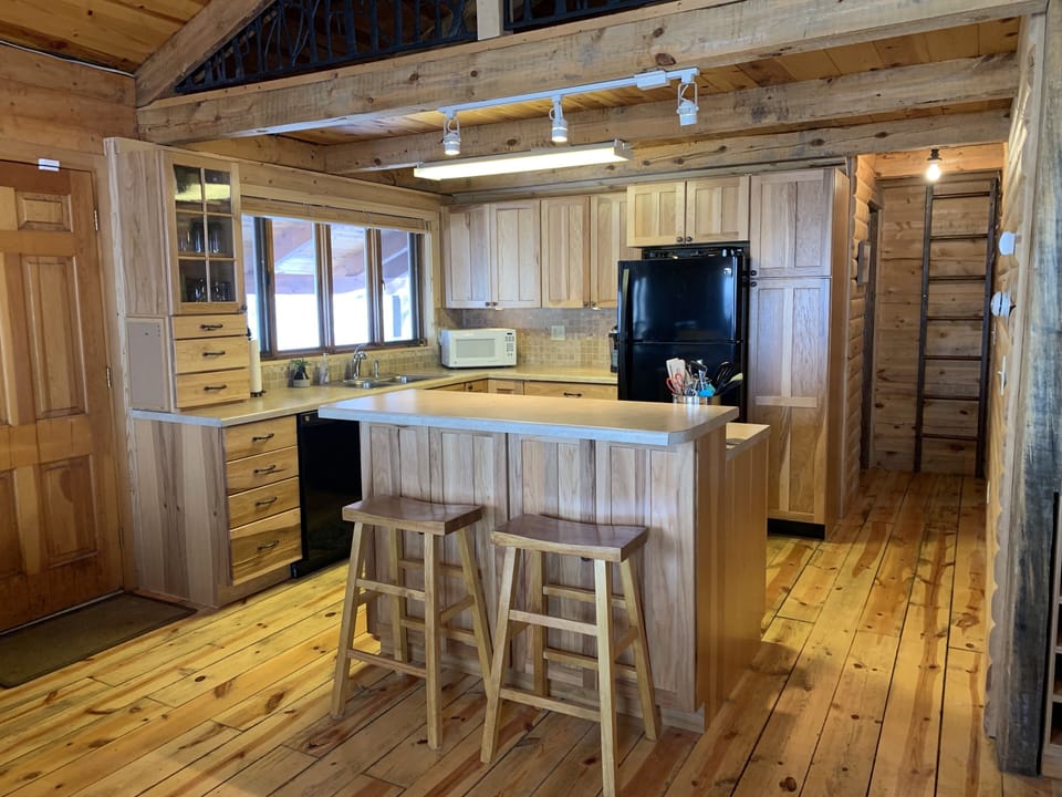 Main floor kitchen (fully stocked, kuerig coffee pot, stove, oven, mircrowave)