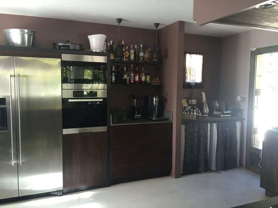 KITCHEN APPLIANCES