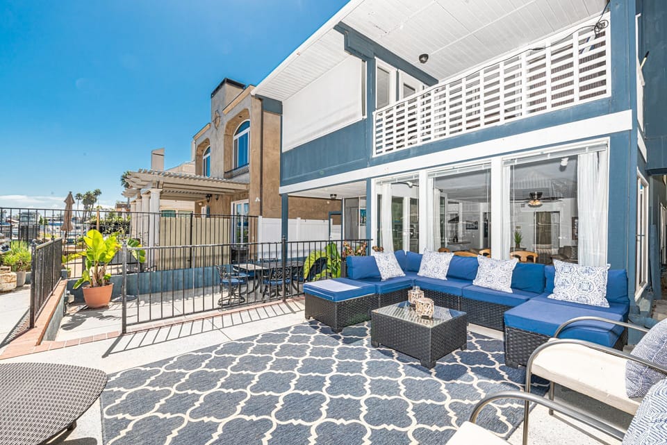 Arguably the best seats in the house - perfect for morning coffee, your favorite book, or sunset happy hours.
                