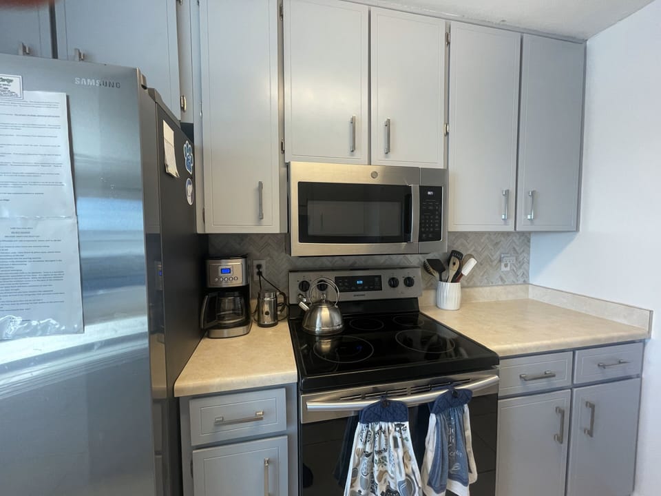 Kitchen with 12 cup coffee pot, frother, single use Keurig