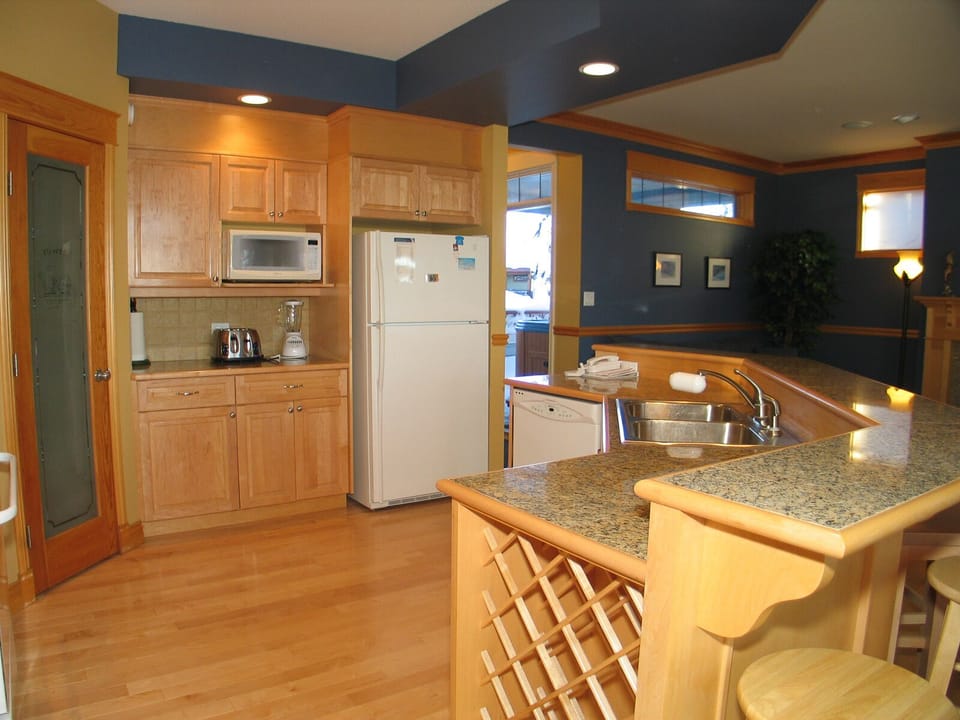 Loaded kitchen & pantry. New dishwasher; all small appliances.
