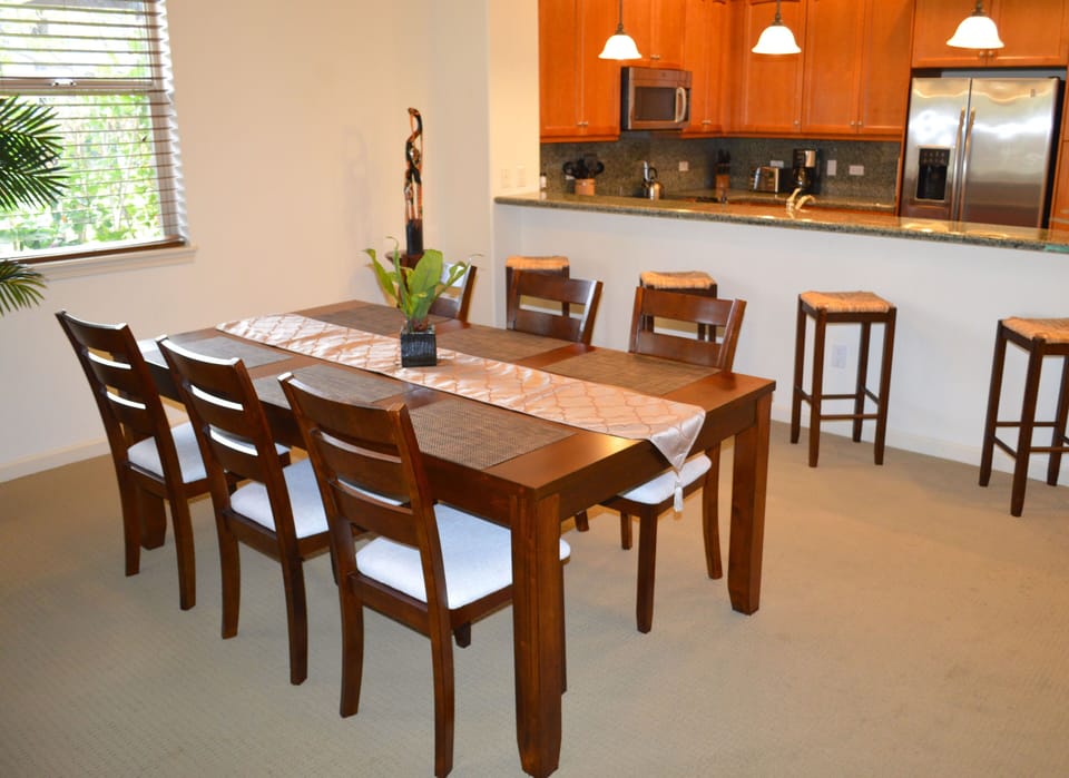 Dining Table with Seating for 6