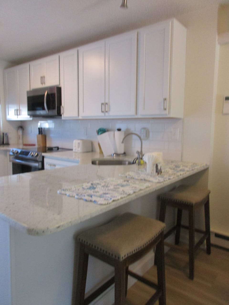 Additional countertop eating