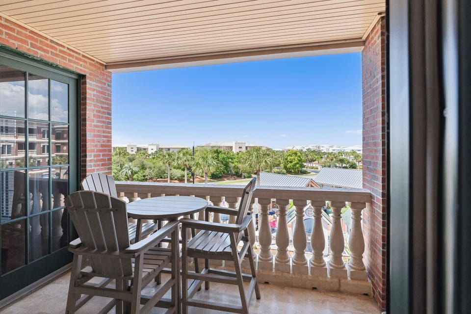 Balcony overlooks Peddlers Pavilion