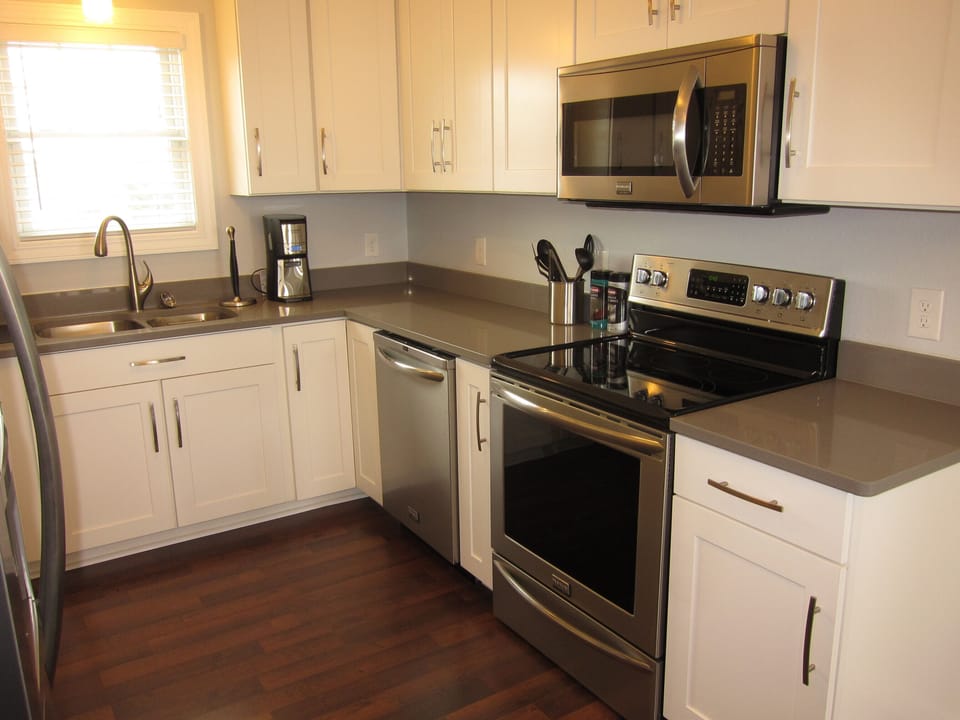 Fully appointed Kitchen with stainless steel appliances &amp; stone countertops
