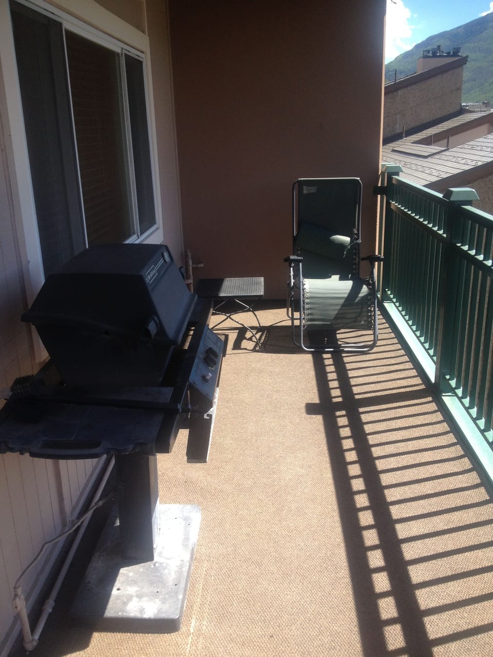 Balcony overlooks Vail Mountain: Includes lounge chairs and fully equipped grill