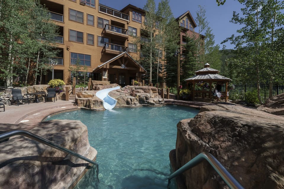 Heated pool and hot tubs open year round
