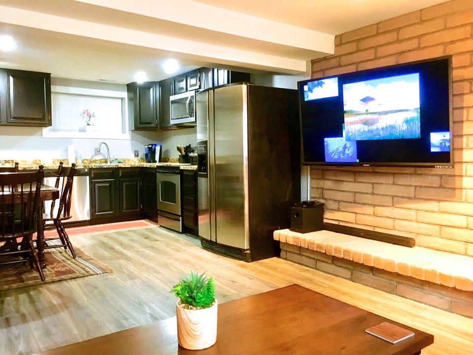 Area like a big studio apartment. Turn the TV towards the Kitchen if needed.