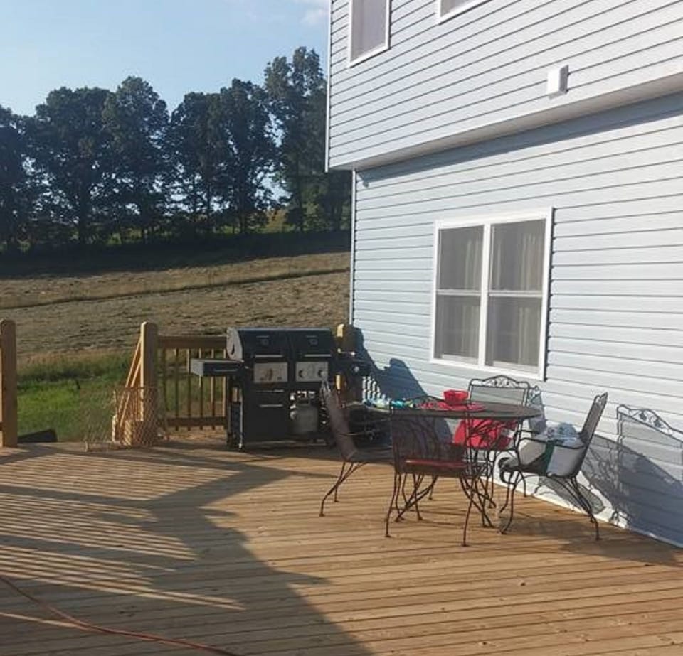 Back 1/2 of Deck with Grill