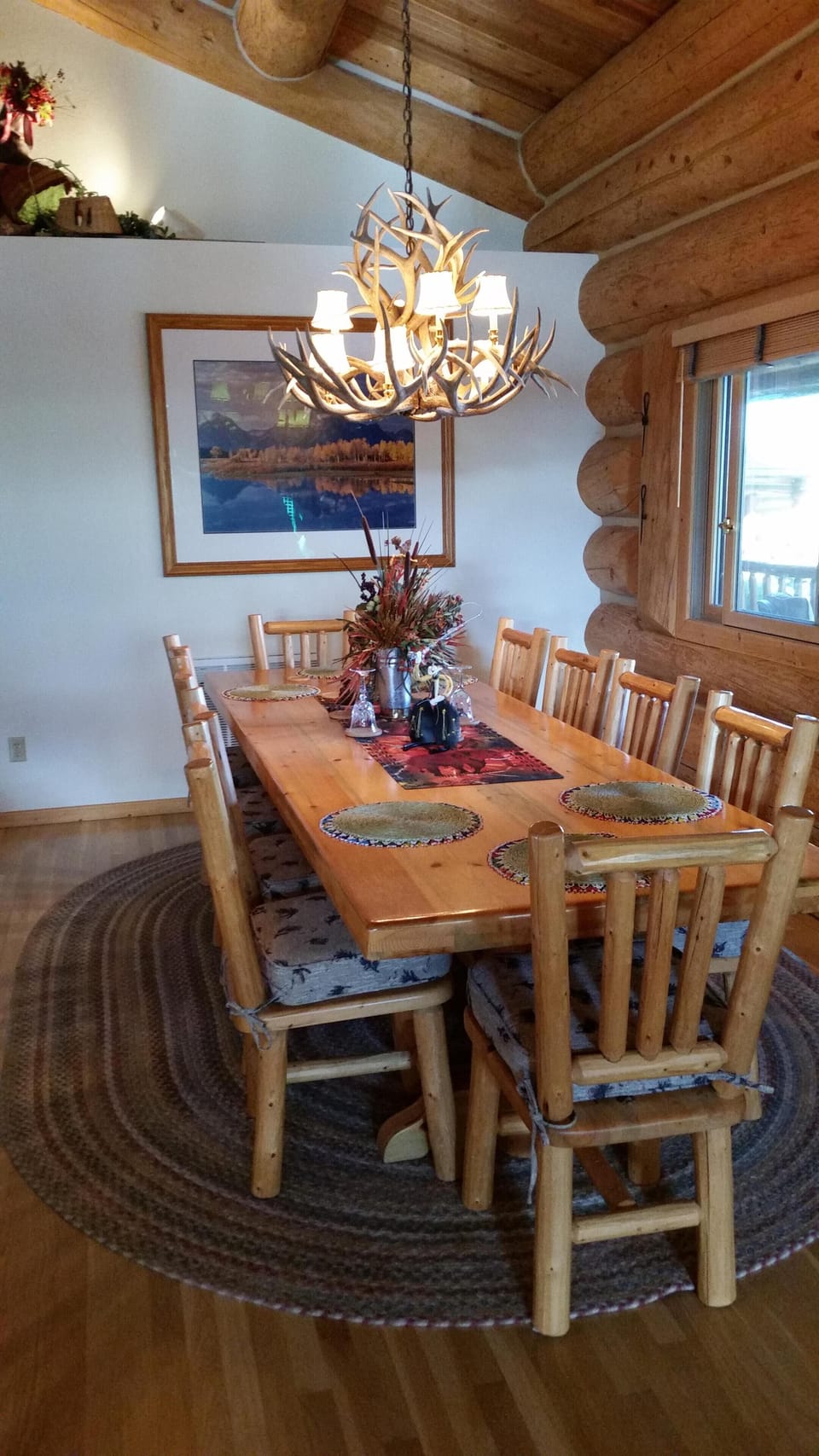 Custom log dining room, enjoy a grand meal with family or friends!