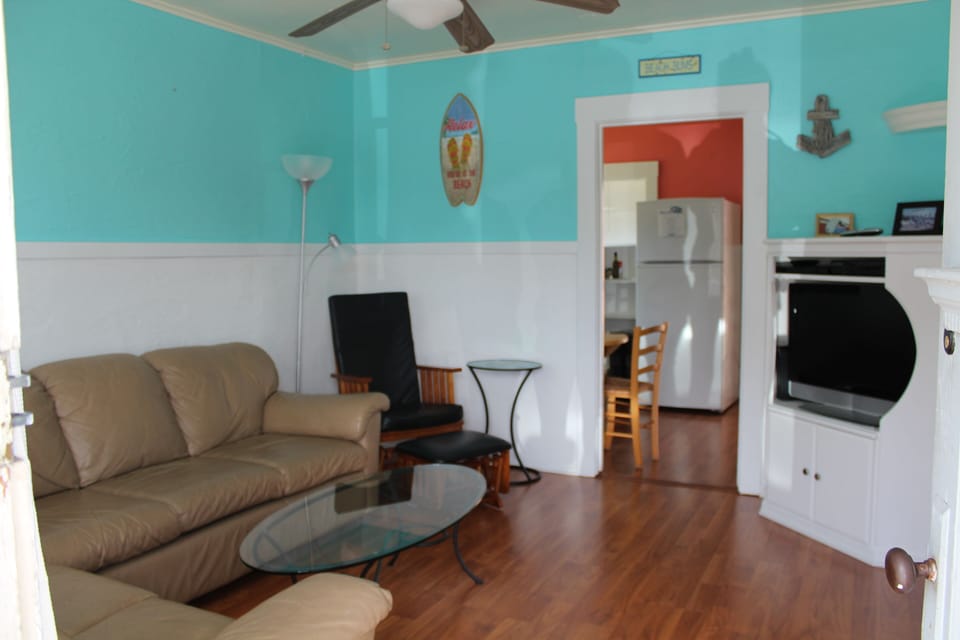 Living room area with cable TV and wireless internet