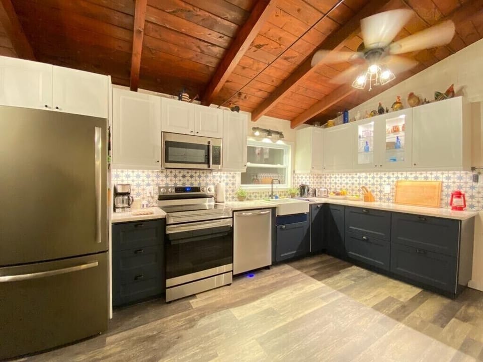 Kitchen (Renovated 2022)