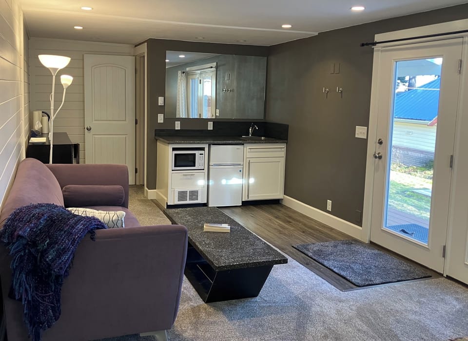 Mini fridge, microwave, bar sink., ensuite bath. Contact owner for pricing!