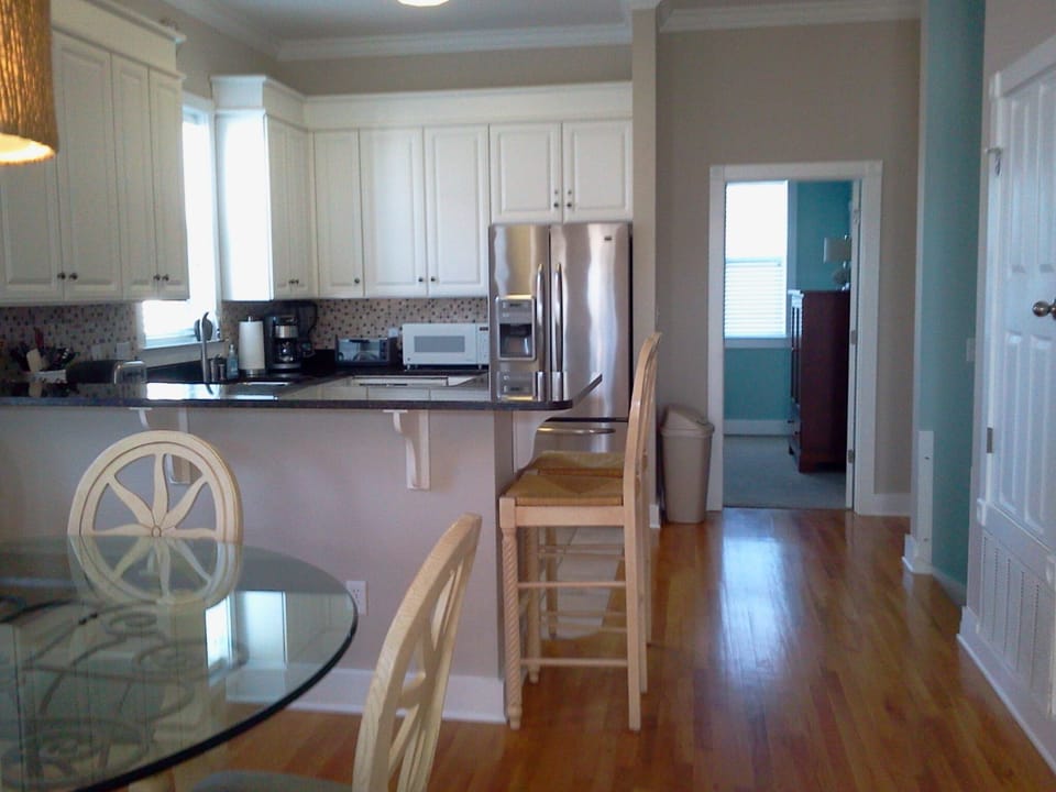 Another view from dining area looking back into kitchen. Bedroom, bath to back.