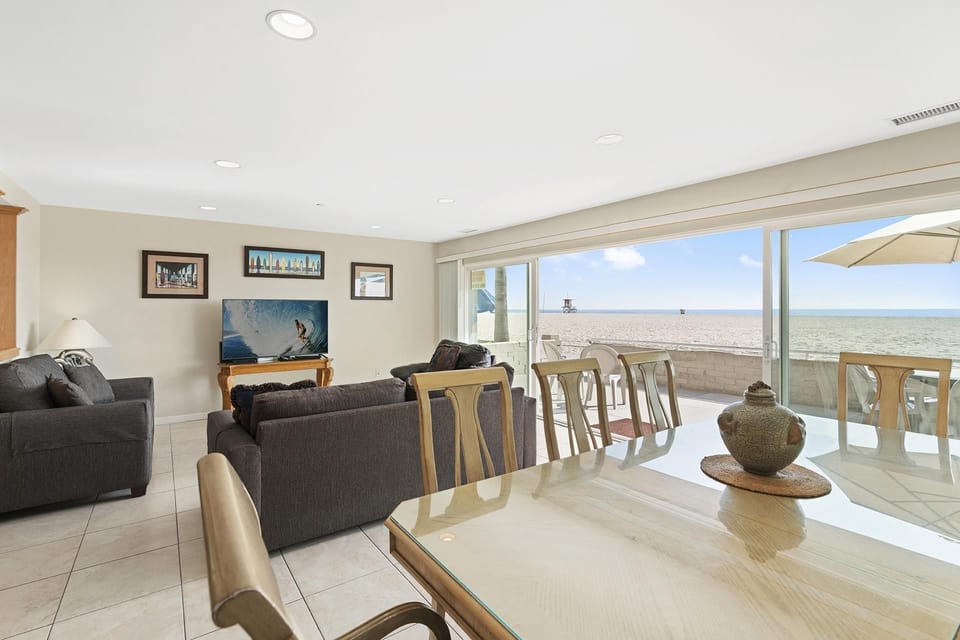 Experience the mesmerizing front row views of the Pacific Ocean: sunrises, sunsets, whales and dolphins of many varieties, sea birds, rolling waves, and lots of beach fun!
                