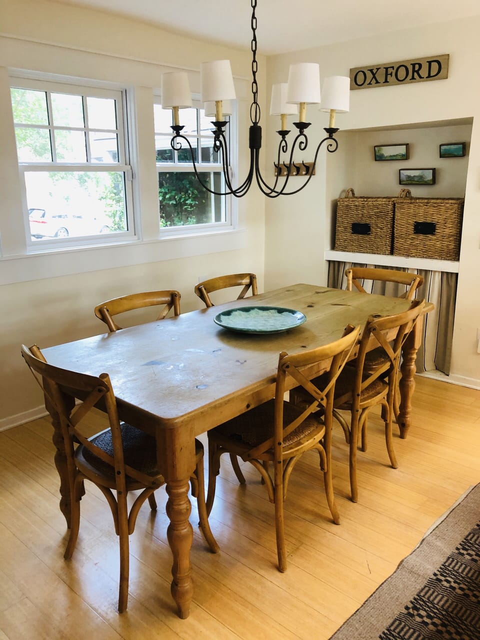 Dining area with seating for 6