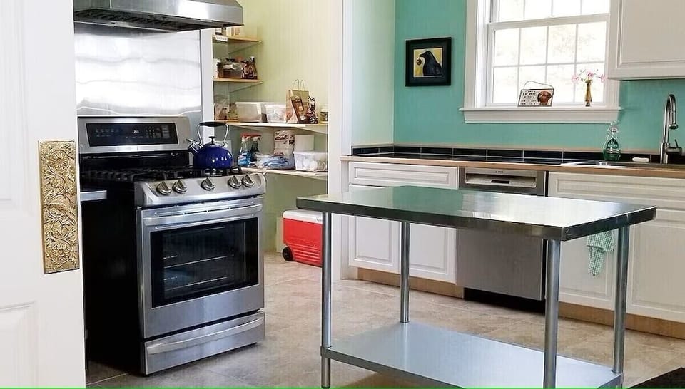 Make a quick breakfast or prepare a gourmet dinner in the well-stocked kitchen!