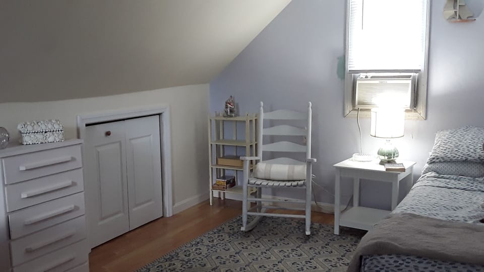 Loft bedroom,  Queen bed, bureaus, a/c + 
