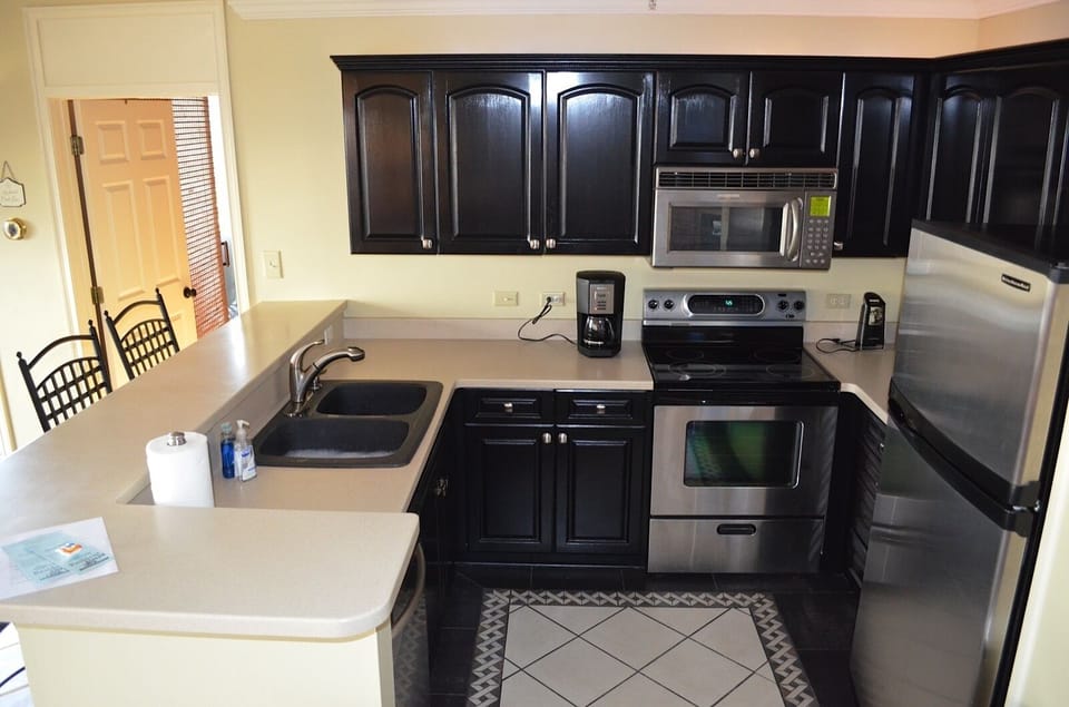 Full kitchen