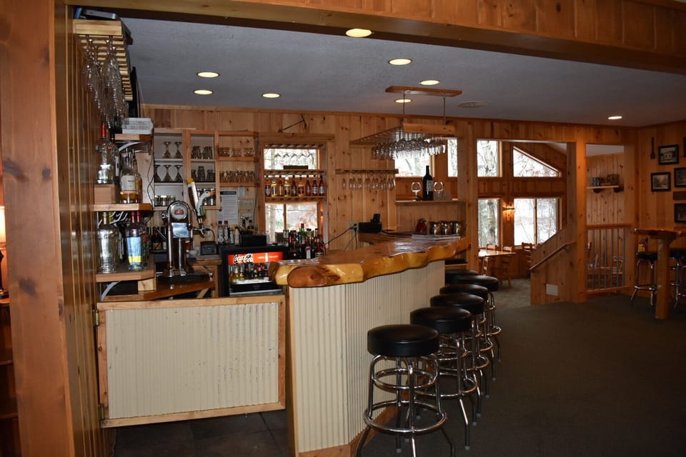 Lodge - Bar Area
