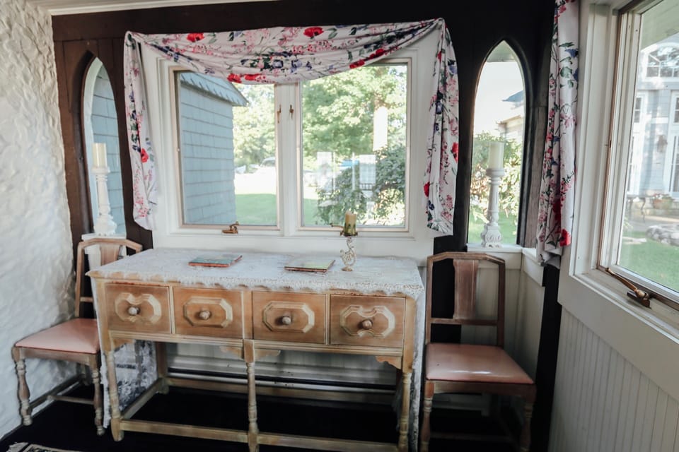 Dining room detail